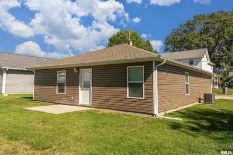 Tiny photo for 504 S MECHANIC Street, Marion, IL 62959 (MLS # QC4268095)
