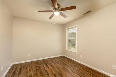 Tiny photo for 504 S MECHANIC Street, Marion, IL 62959 (MLS # QC4268095)