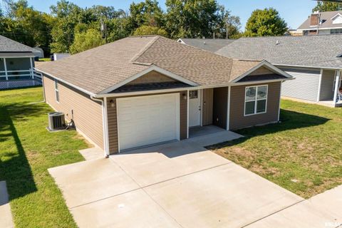 Photo of 504 S MECHANIC Street, Marion, IL 62959 (MLS # QC4268095)