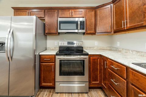 Tiny photo for 504 S MECHANIC Street, Marion, IL 62959 (MLS # QC4268095)