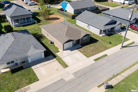 Tiny photo for 504 S MECHANIC Street, Marion, IL 62959 (MLS # QC4268095)