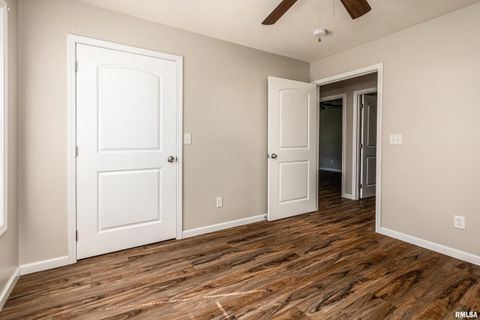 Tiny photo for 504 S MECHANIC Street, Marion, IL 62959 (MLS # QC4268095)