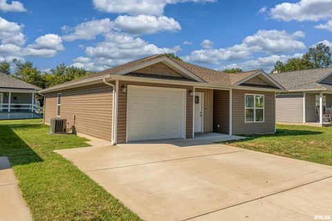 Tiny photo for 504 S MECHANIC Street, Marion, IL 62959 (MLS # QC4268095)