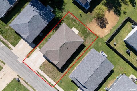 Tiny photo for 504 S MECHANIC Street, Marion, IL 62959 (MLS # QC4268095)