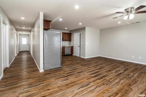 Tiny photo for 504 S MECHANIC Street, Marion, IL 62959 (MLS # QC4268095)