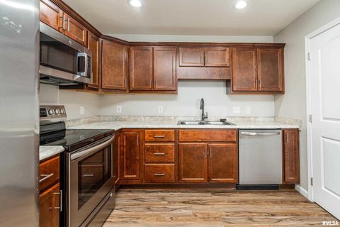 Tiny photo for 504 S MECHANIC Street, Marion, IL 62959 (MLS # QC4268095)