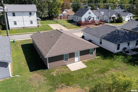 Tiny photo for 504 S MECHANIC Street, Marion, IL 62959 (MLS # QC4268095)