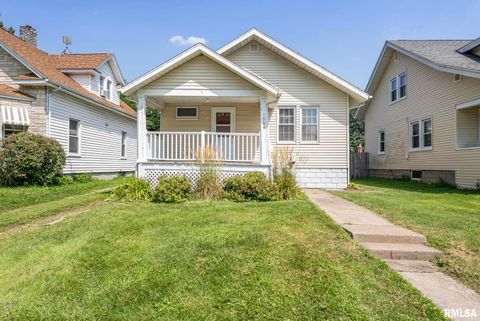 Photo of 1904 30TH Street, Moline, IL 61265 (MLS # QC4266215)
