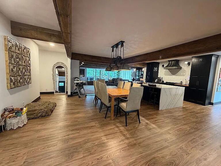 3105 E Landstrom Road