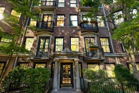 Photo of 524 W BRIAR Place #2, Chicago, IL 60657 (MLS # 12483354)