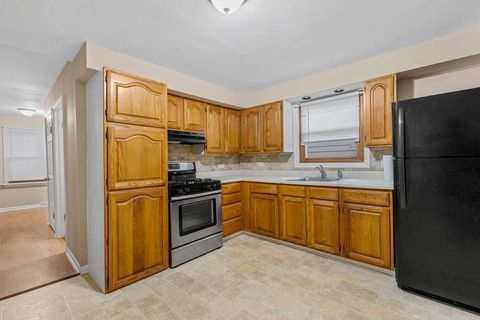 Tiny photo for 1622 Melrose Avenue, Round Lake Beach, IL 60073 (MLS # 12513972)