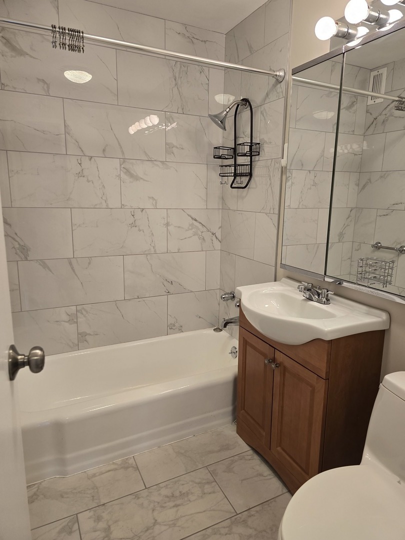 400 E Randolph Street 2316