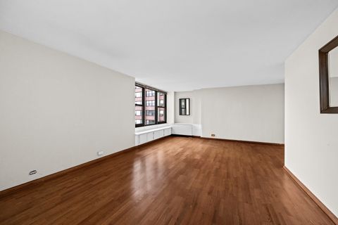 Tiny photo for 3430 N LAKE SHORE Drive #4K, Chicago, IL 60657 (MLS # 12523964)