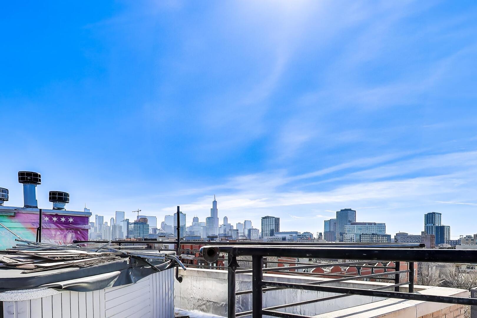 1500 W GRAND Avenue 4W