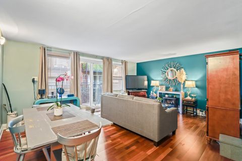 Tiny photo for 2626 W Catalpa Avenue #21, Chicago, IL 60625 (MLS # 12485583)