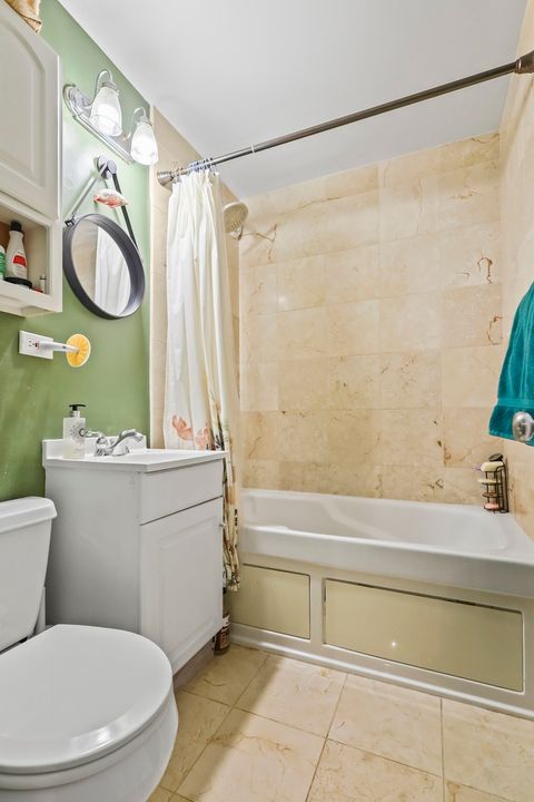 Tiny photo for 2626 W Catalpa Avenue #21, Chicago, IL 60625 (MLS # 12485583)