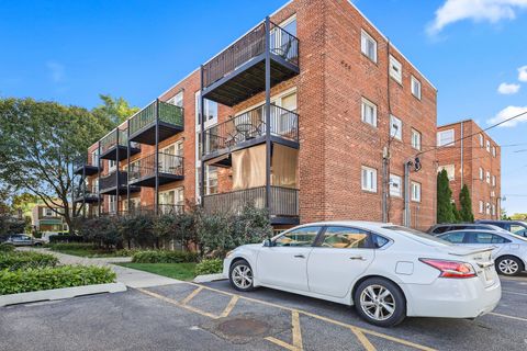Tiny photo for 2626 W Catalpa Avenue #21, Chicago, IL 60625 (MLS # 12485583)