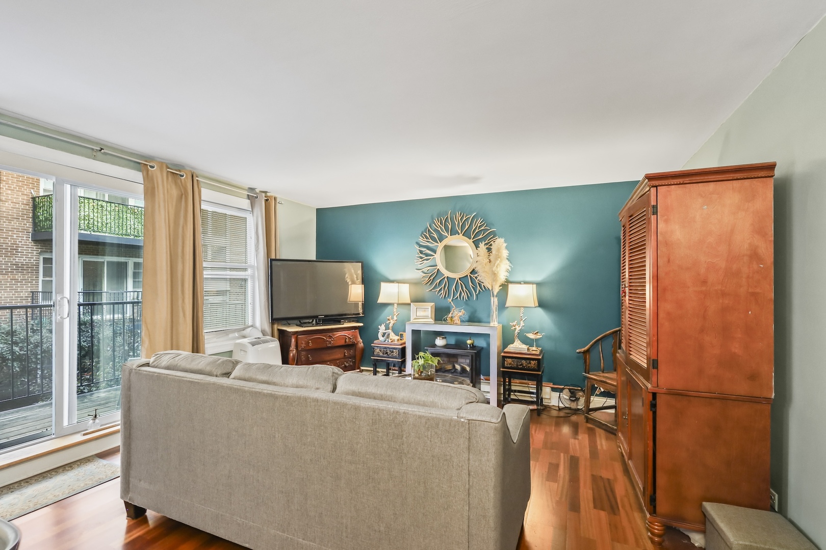 2626 W Catalpa Avenue 21
