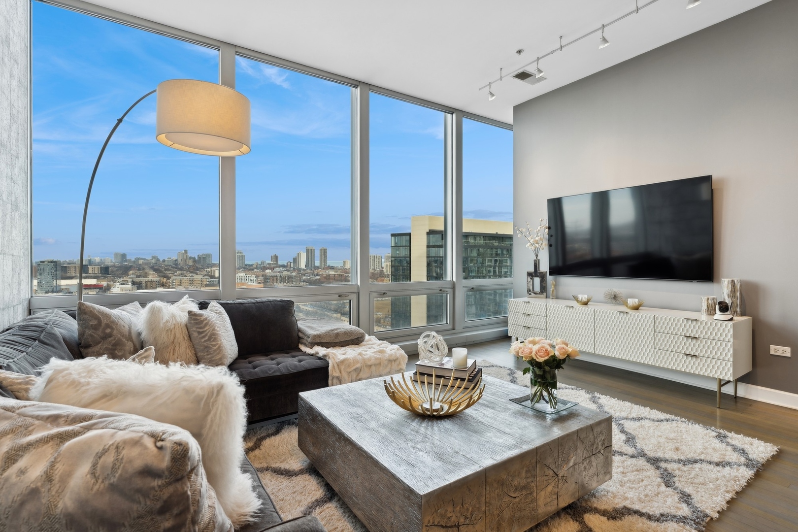 500 W SUPERIOR Street 1504