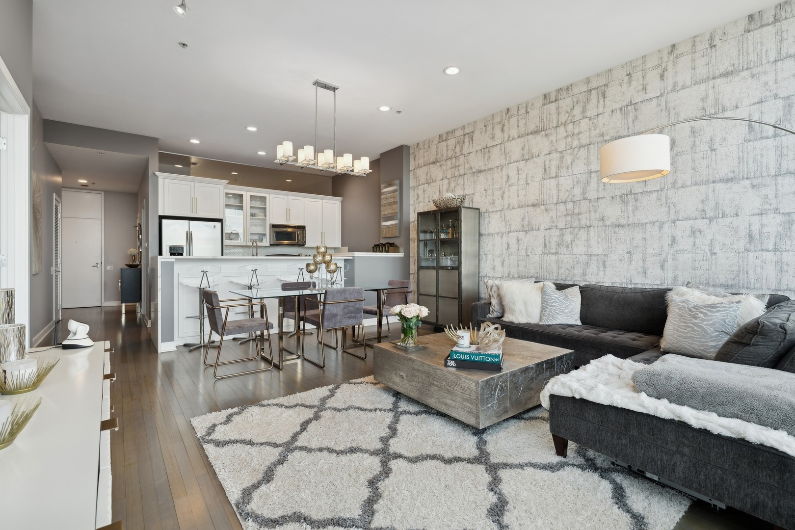 500 W SUPERIOR Street 1504