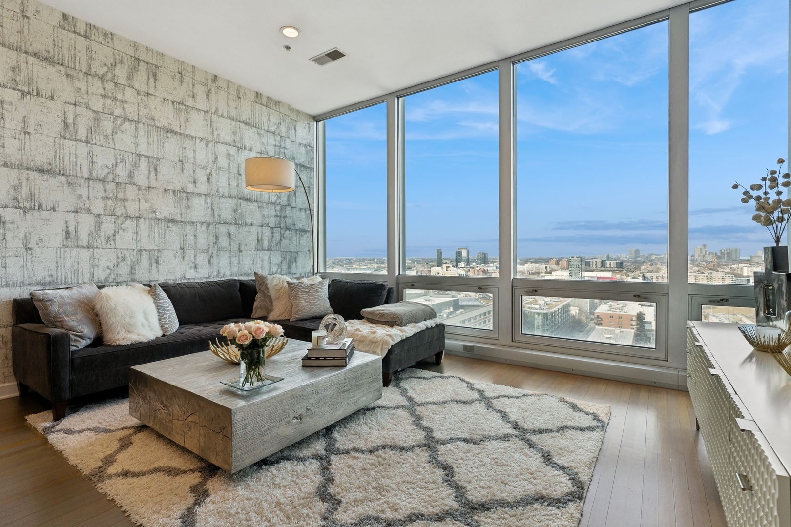 500 W SUPERIOR Street 1504