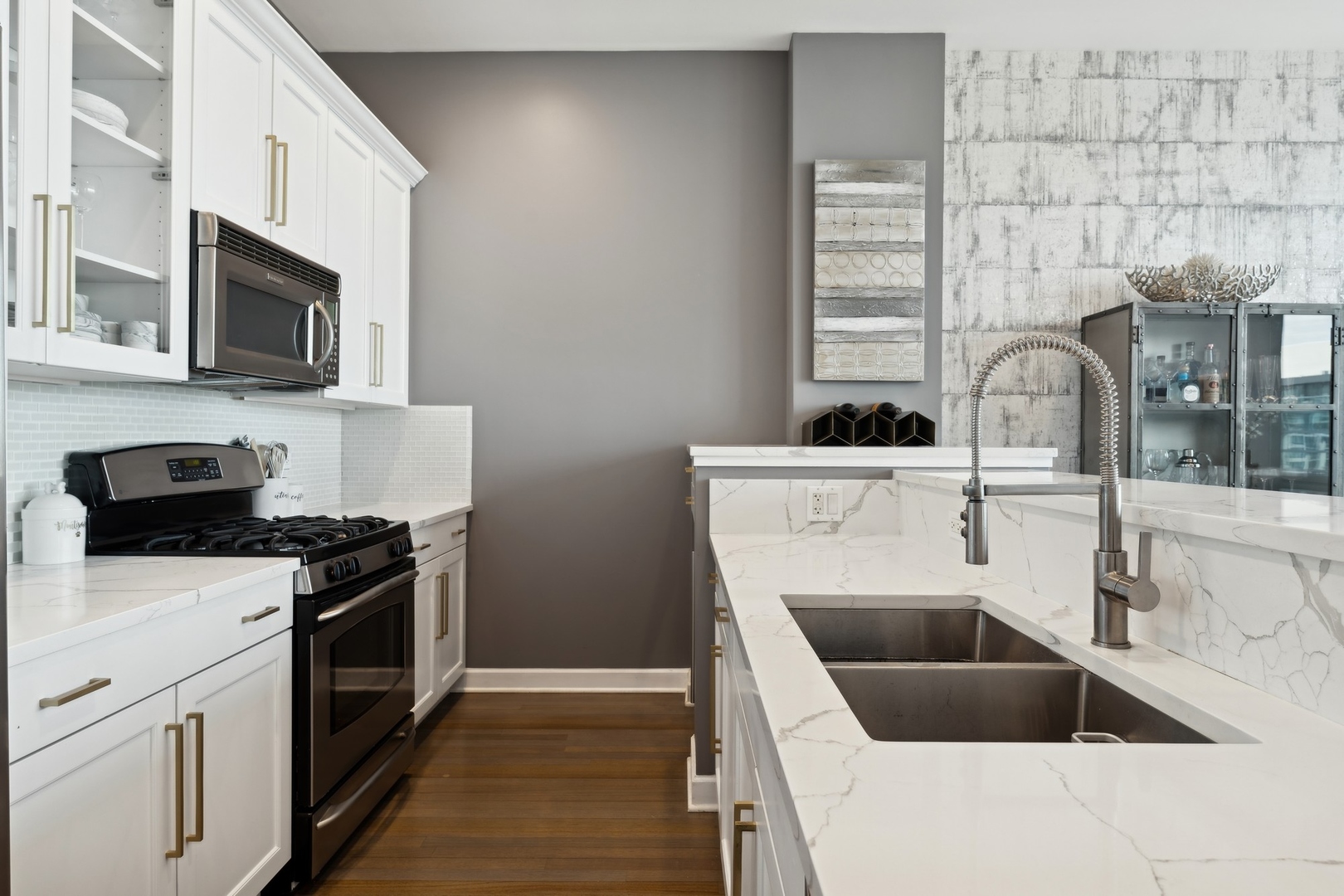 500 W SUPERIOR Street 1504