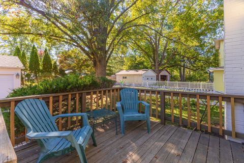 Tiny photo for 1513 E Grove Street, Bloomington, IL 61701 (MLS # 12503073)
