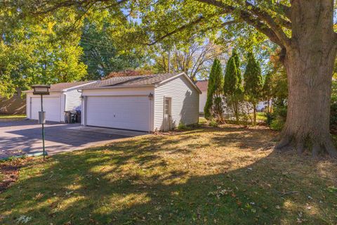 Tiny photo for 1513 E Grove Street, Bloomington, IL 61701 (MLS # 12503073)
