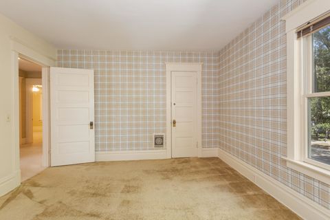 Tiny photo for 1513 E Grove Street, Bloomington, IL 61701 (MLS # 12503073)