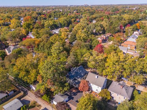 Tiny photo for 1513 E Grove Street, Bloomington, IL 61701 (MLS # 12503073)
