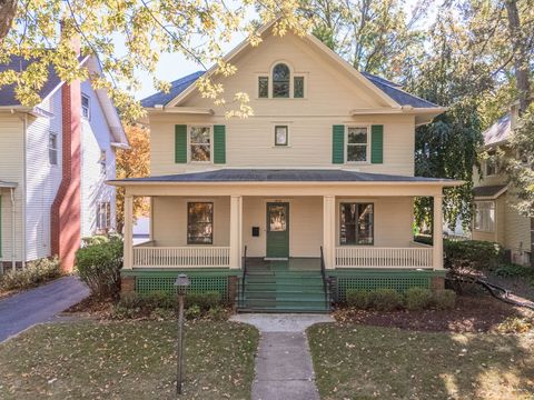 1513 E Grove Street Bloomington IL 61701