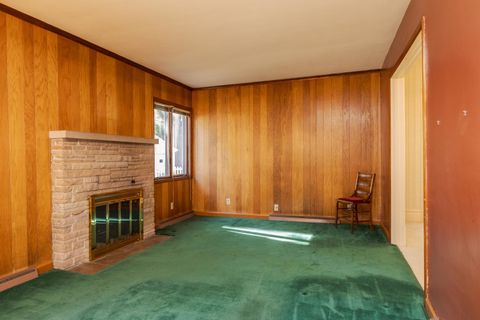 Tiny photo for 1513 E Grove Street, Bloomington, IL 61701 (MLS # 12503073)