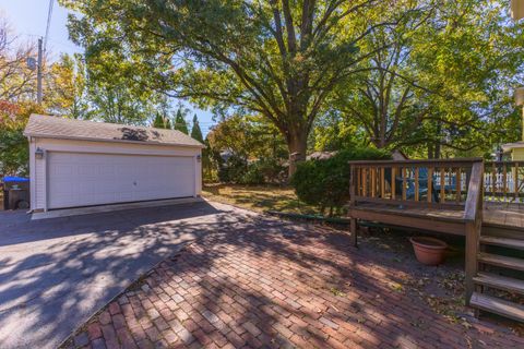 Tiny photo for 1513 E Grove Street, Bloomington, IL 61701 (MLS # 12503073)