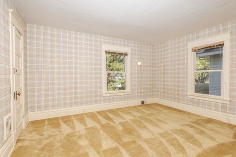 Tiny photo for 1513 E Grove Street, Bloomington, IL 61701 (MLS # 12503073)