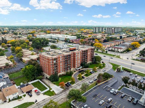 Tiny photo for 5555 N CUMBERLAND Avenue #509, Chicago, IL 60656 (MLS # 12511348)