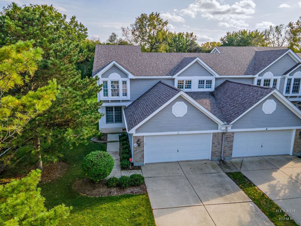 Photo for 645 Kendallwood Court, Crystal Lake, IL 60014 (MLS # 12476345)