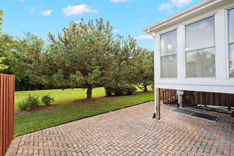 Tiny photo for 645 Kendallwood Court, Crystal Lake, IL 60014 (MLS # 12476345)