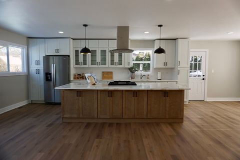 Tiny photo for 2018 E Ivy Lane, Mount Prospect, IL 60056 (MLS # 12555309)