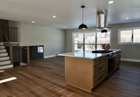 Tiny photo for 2018 E Ivy Lane, Mount Prospect, IL 60056 (MLS # 12555309)