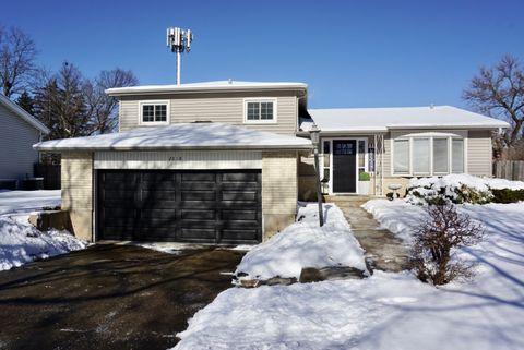 Photo of 2018 E Ivy Lane, Mount Prospect, IL 60056 (MLS # 12555309)