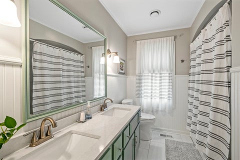Tiny photo for 502 W Witchwood Lane, Lake Bluff, IL 60044 (MLS # 12705358)