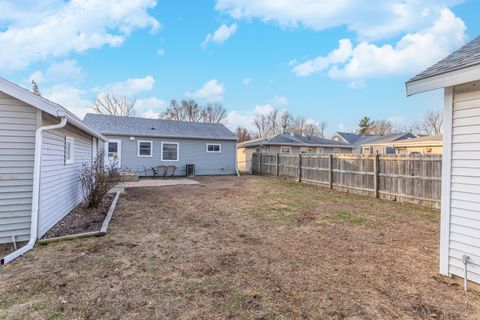 Tiny photo for 334 E Baker Street, Bloomington, IL 61701 (MLS # 12541252)