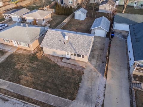 Tiny photo for 334 E Baker Street, Bloomington, IL 61701 (MLS # 12541252)