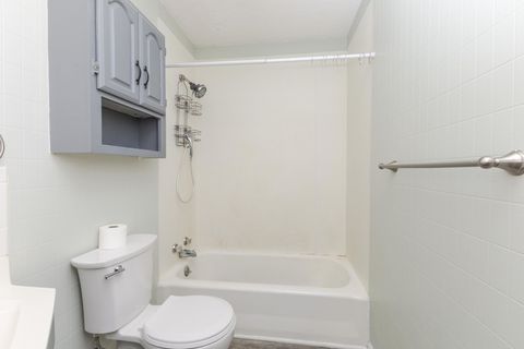 Tiny photo for 334 E Baker Street, Bloomington, IL 61701 (MLS # 12541252)