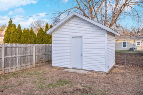 Tiny photo for 334 E Baker Street, Bloomington, IL 61701 (MLS # 12541252)