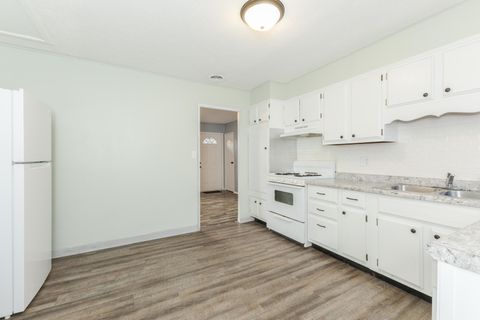 Tiny photo for 334 E Baker Street, Bloomington, IL 61701 (MLS # 12541252)