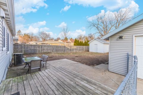Tiny photo for 334 E Baker Street, Bloomington, IL 61701 (MLS # 12541252)