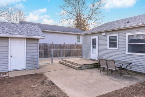 Tiny photo for 334 E Baker Street, Bloomington, IL 61701 (MLS # 12541252)
