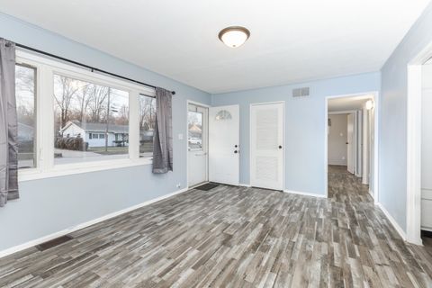 Tiny photo for 334 E Baker Street, Bloomington, IL 61701 (MLS # 12541252)