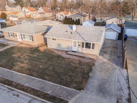 Tiny photo for 334 E Baker Street, Bloomington, IL 61701 (MLS # 12541252)